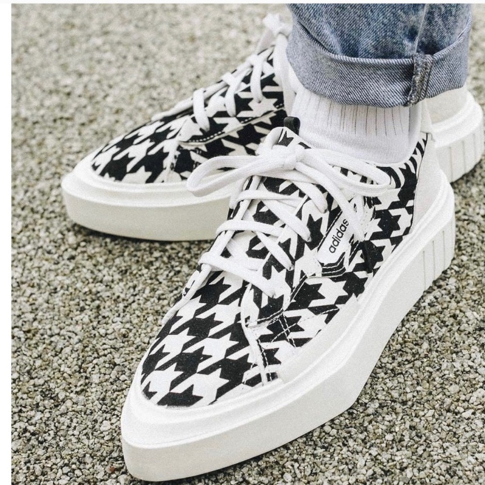 Adidas Hypersleek Black & White Shoes Size 6.5NWOB